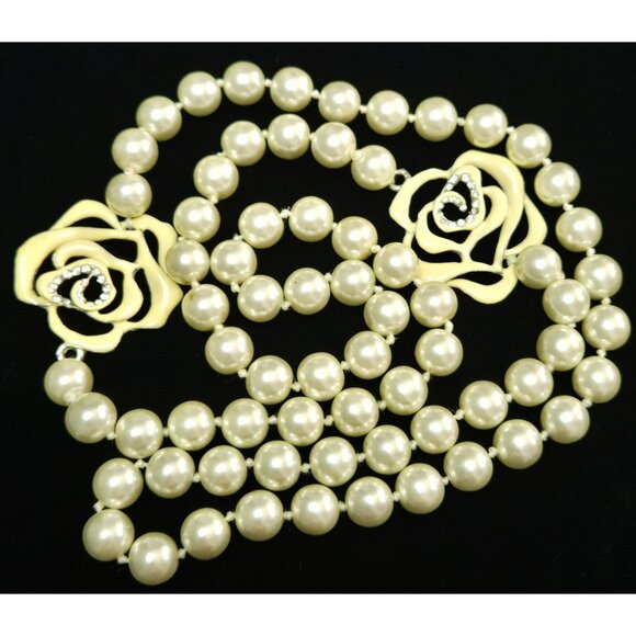 Glass Pearls and Enamel Roses Long Hand-Knotted Beaded Necklace - Picture 4 of 5